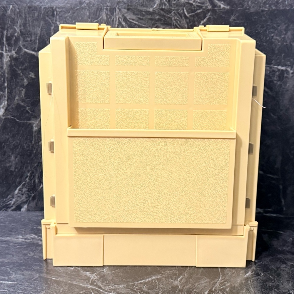 1983 WORLD WIDE MEDIA Folding Plastic Sewing Box w/Thread Spools - Picture 11 of 16